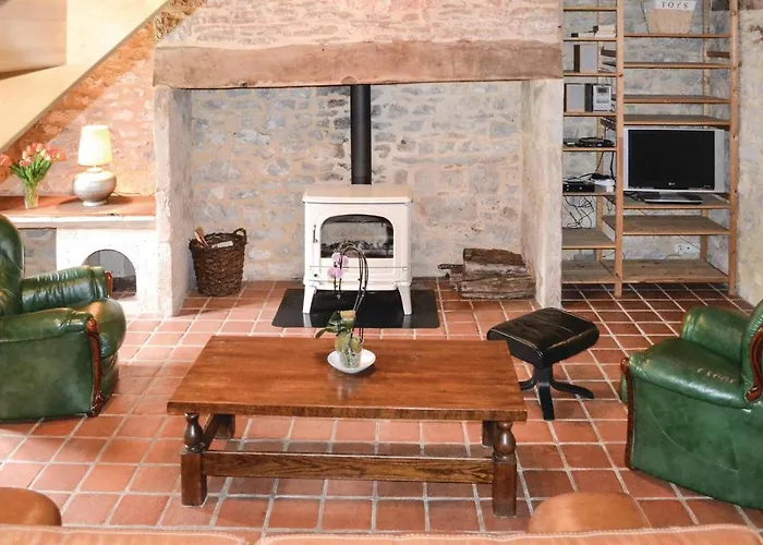 Cozy In Padiracbascoul With Wifi Padirac